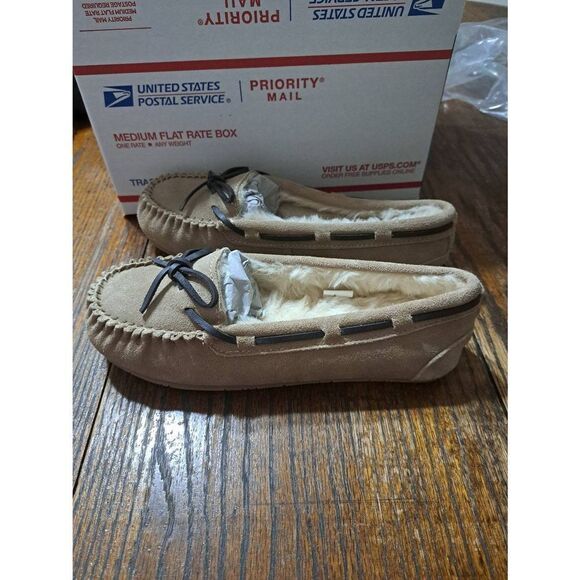 New Size 7 Weestep Tan Faux Fur Lined Memory Foam Moccasin Slippers House Shoes - Picture 2 of 5